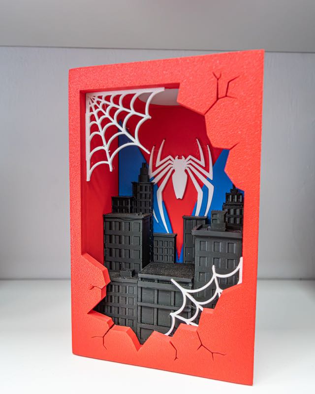 Cuadro de Spider-Man sobre la ciudad impreso en 3D